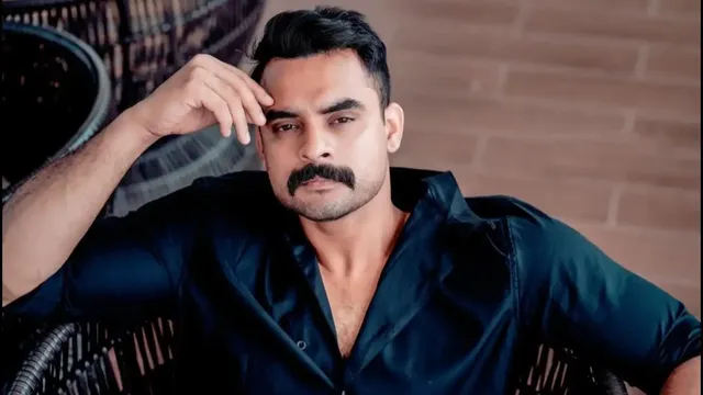 tovino-thomas-opens-up-about-his-experience-as-outsider-in-malayalam-film-industry-give-a-flop